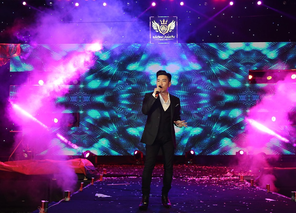 Nghệ sỹ Quang Hà với những bái hát Hot nhất trên sân khấu mừng kễ khai trương.